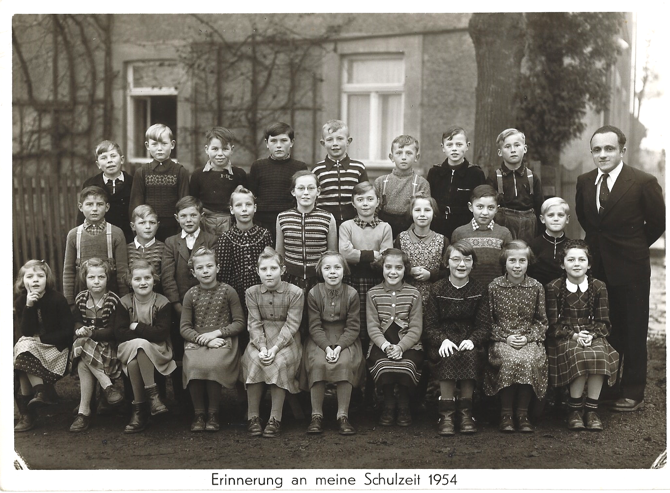 1954 Klassen mit Schulleiter Rudofsky